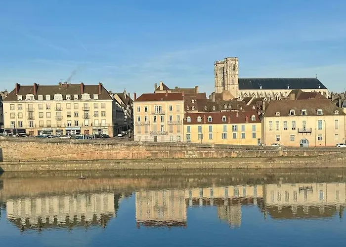 Appartement Avec Magnifique Vue Sur La Saone Et Son Balcon
