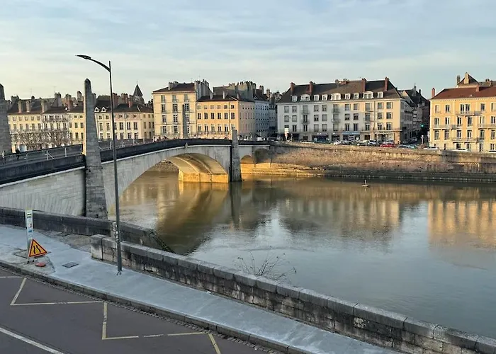 Appartement Avec Magnifique Vue Sur La Saone Et Son Balcon