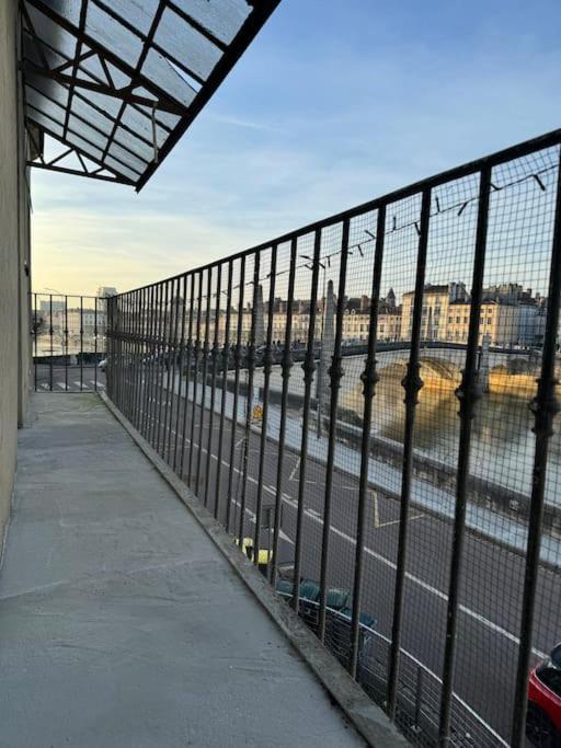 Avec Magnifique Vue Sur La Saone Et Son Balcon *
