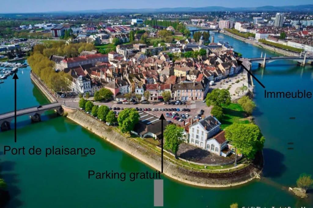 Avec Magnifique Vue Sur La Saone Et Son Balcon *